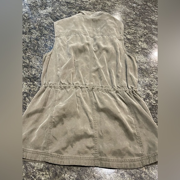🔥Cute, like new Banana Republic SOFT zippered vest size S. Olive color - Picture 4 of 4